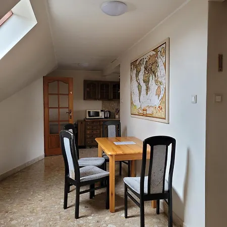 Sloneczne Poddasze Z Balkonem 4*